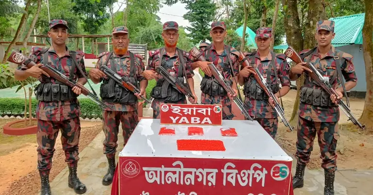 চোরাকারবারিদের থেকে ইয়াবা ধরলো বিজিবি